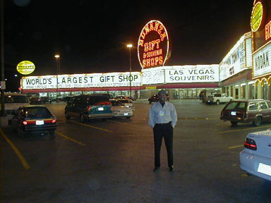 worlds largest gift shop copy.jpg (35090 bytes)