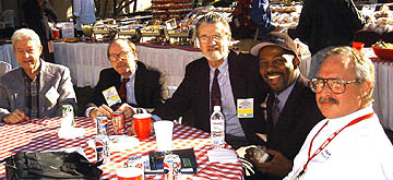 lunch.jpg (33391 bytes)