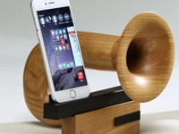 CHINON IPHONE DOCK Post Thumbnail